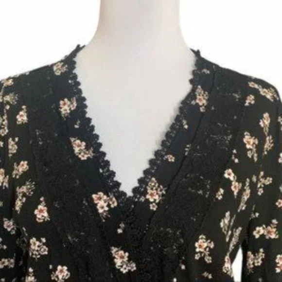 Black Long Sleeve Floral Open Front Top Size: L - Picture 4 of 5